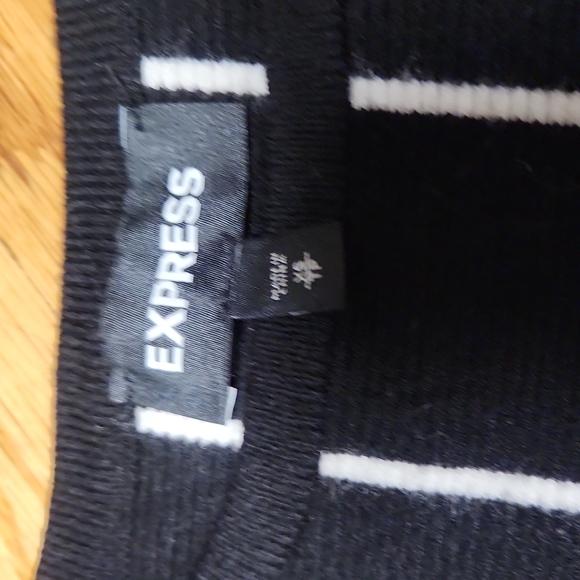 Women's XS Cropped Sweater, EUC - Picture 2 of 6